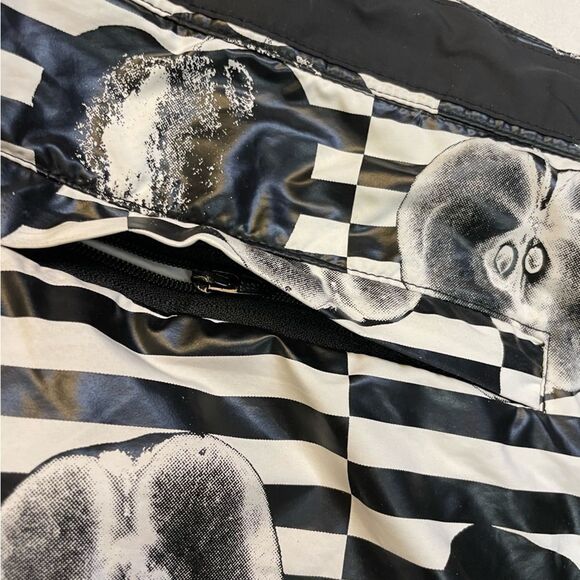 Marc Jacobs All Over Apple Print Swim Shorts Men Size 48 Large Black White - Picture 3 of 8